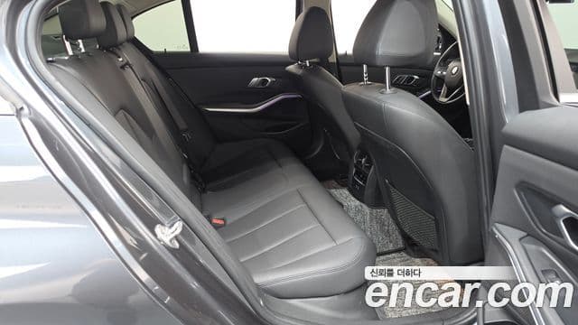 BMW 3 Series 2021 — фото 12 из 20