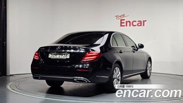 Mercedes-Benz E-Class 2019 — фото 2 из 20
