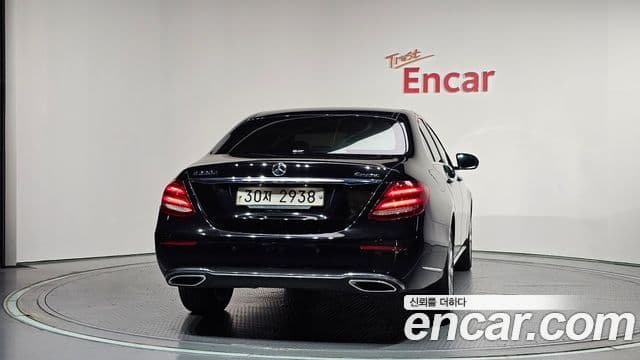 Mercedes-Benz E-Class 2019 — фото 4 из 20