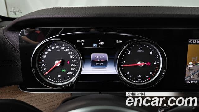Mercedes-Benz E-Class 2019 — фото 8 из 20