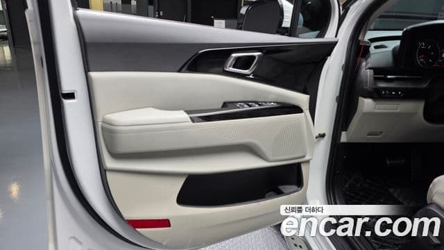 Kia Carnival 2021 — Photo 10/38