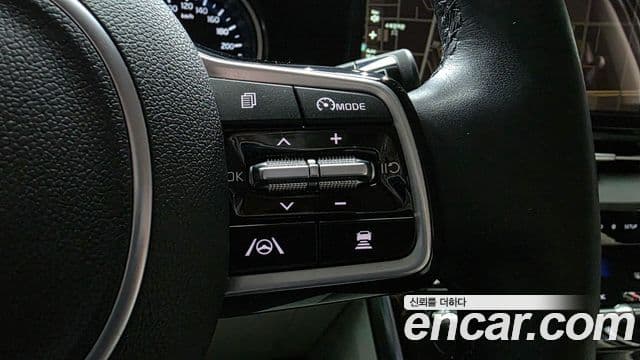 Kia Carnival 2021 — Photo 34/38