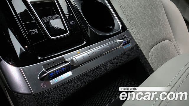 Kia Carnival 2021 — Photo 1/38