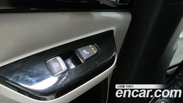 Kia Carnival 2021 — Photo 7/38