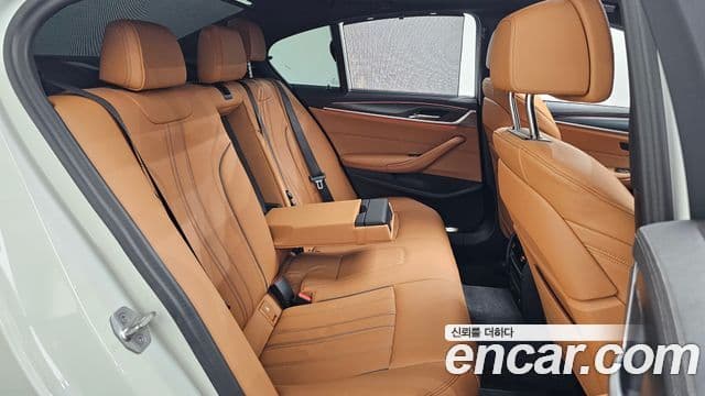 BMW 5 Series 2023 — Şəkil 11/20