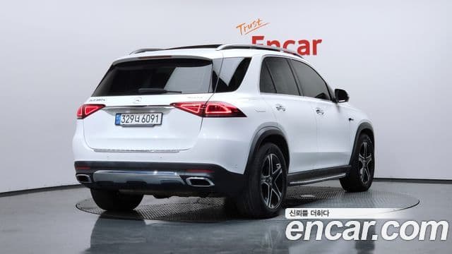 Mercedes-Benz GLE-Class 2021 — Фото 2/20