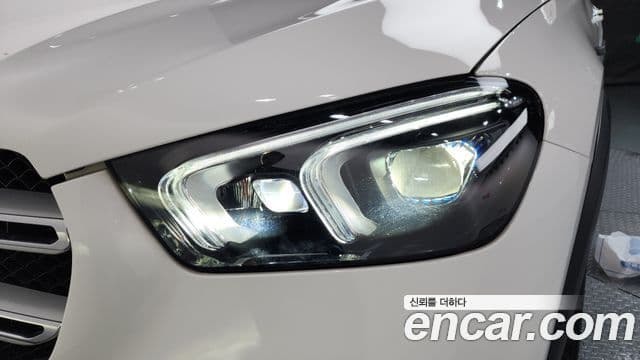 Mercedes-Benz GLE-Class 2021 — Photo 29/39