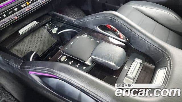 Mercedes-Benz GLE-Class 2021 — Photo 30/39