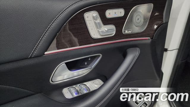 Mercedes-Benz GLE-Class 2021 — Photo 18/39