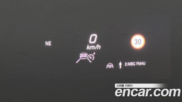 Mercedes-Benz GLE-Class 2021 — Photo 26/39