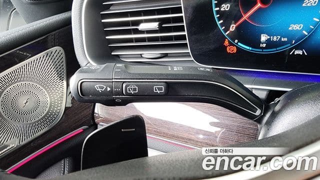 Mercedes-Benz GLE-Class 2021 — Photo 17/39