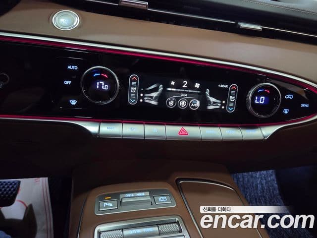 Genesis GV70 2022 — ფოტო 15/20