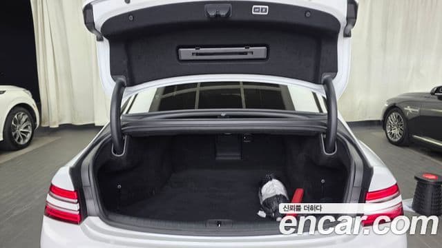 Genesis Electrified G80 2022 — фото 20 из 20