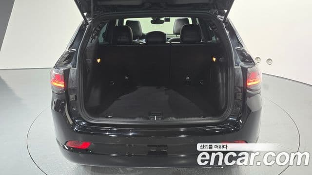 Jeep Compass 2022 — Photo 27/35