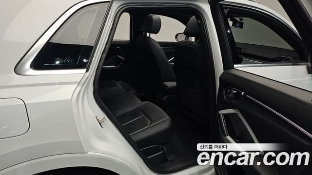 Audi Q3 2020 — Şəkil 13/20