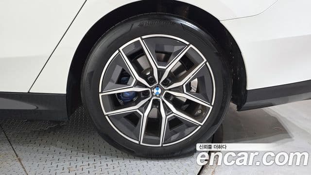 BMW 5 Series 2025 — Photo 27/31