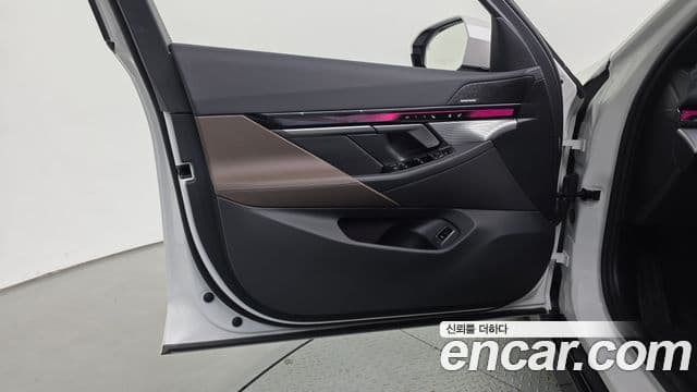 BMW 5 Series 2025 — Photo 30/31