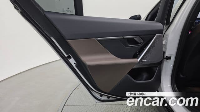 BMW 5 Series 2025 — Photo 31/31