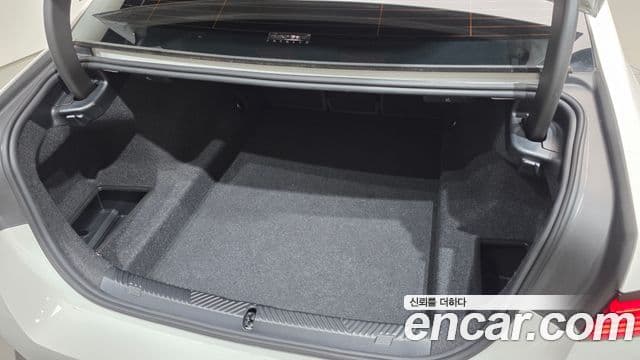 BMW 5 Series 2025 — Photo 2/31