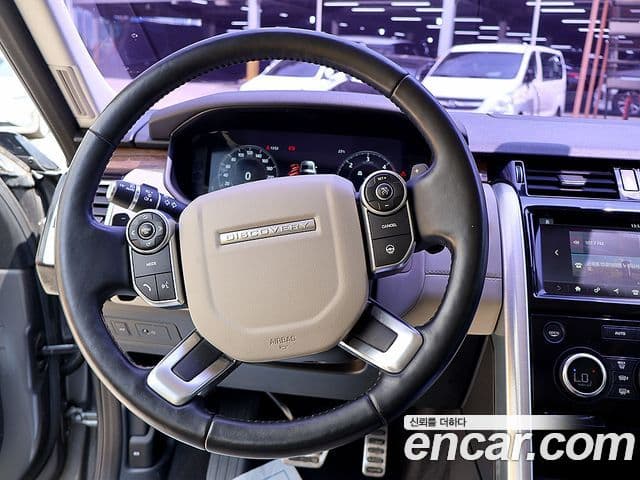 Land Rover Discovery 5 2018 — Şəkil 14/20