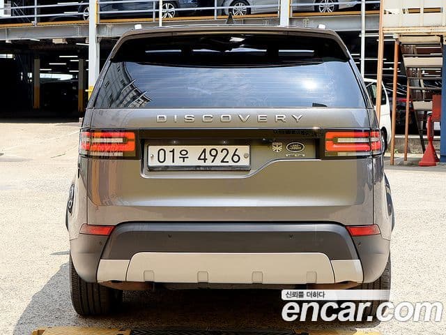 Land Rover Discovery 5 2018 — Şəkil 19/20