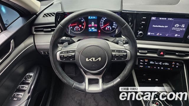 Kia K5 2022 — Şəkil 13/20