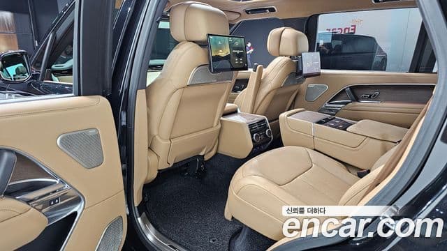 Land Rover Range Rover 2023 — фото 12 из 20