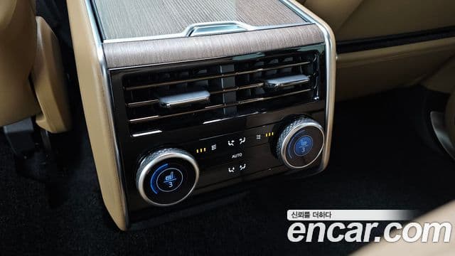 Land Rover Range Rover 2023 — ფოტო 16/20