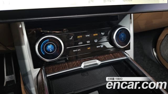 Land Rover Range Rover 2023 — фото 17 из 20