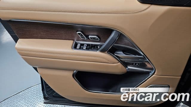 Land Rover Range Rover 2023 — ფოტო 14/34