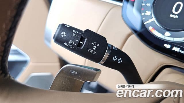 Land Rover Range Rover 2023 — ფოტო 16/34