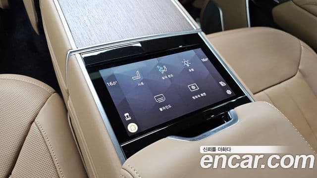 Land Rover Range Rover 2023 — ფოტო 33/34