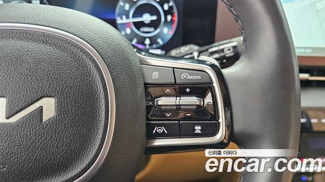 Kia Carnival 2023 — Фото 16/20
