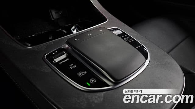 Mercedes-Benz E-Class 2022 — Photo 16/34