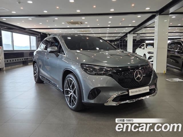 Mercedes-Benz EQE SUV 2025 — Photo 12/20
