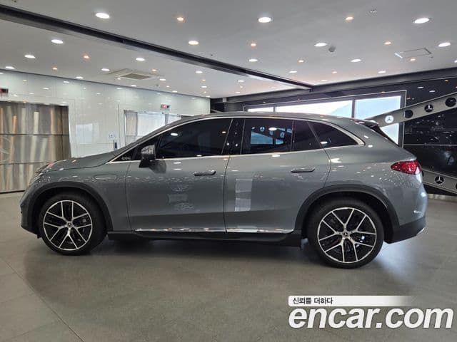 Mercedes-Benz EQE SUV 2025 — Photo 7/20