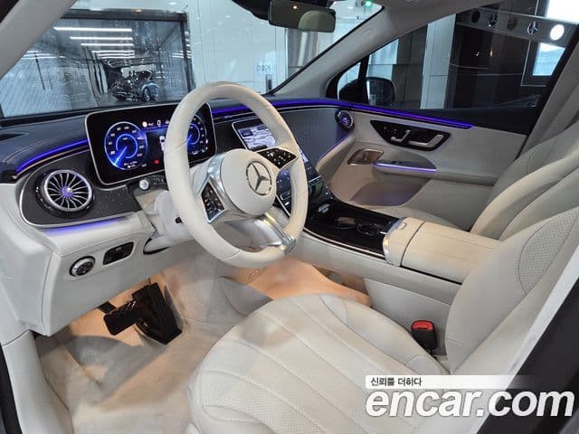 Mercedes-Benz EQE SUV 2025 — Photo 2/20