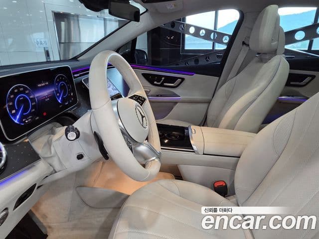 Mercedes-Benz EQE SUV 2025 — Photo 14/20