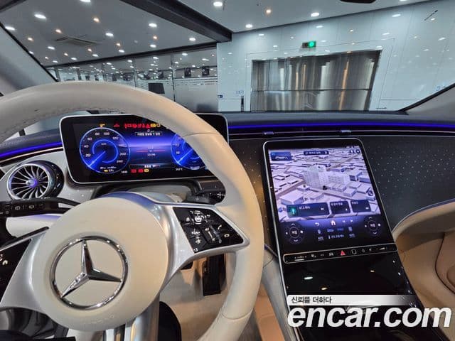 Mercedes-Benz EQE SUV 2025 — Photo 15/20