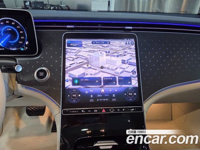 Mercedes-Benz EQE SUV 2025 — Photo 18/20