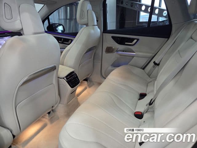 Mercedes-Benz EQE SUV 2025 — Photo 16/20