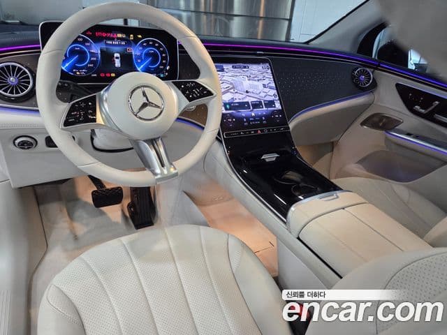 Mercedes-Benz EQE SUV 2025 — Photo 10/20