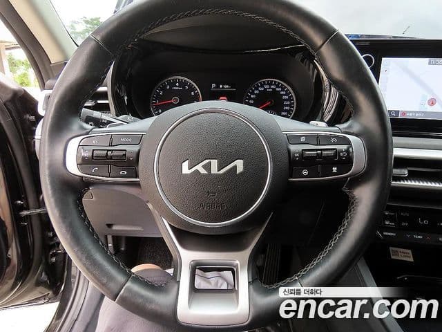 Kia K5 2022 — ფოტო 7/19