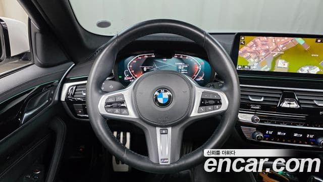 BMW 5 Series 2021 — фото 14 из 20