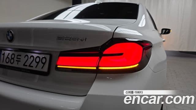 BMW 5 Series 2021 — Şəkil 22/32