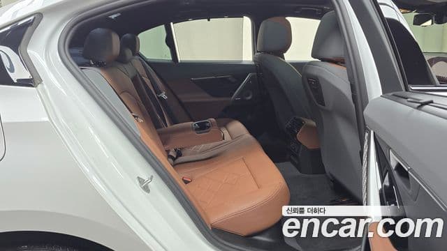 BMW 5 Series 2025 — Şəkil 10/20