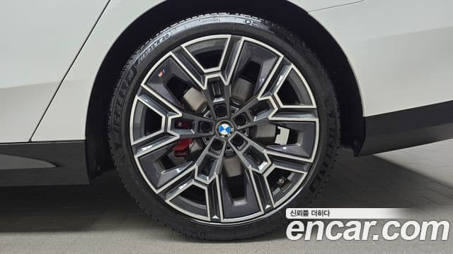 BMW 5 Series 2025 — Photo 28/33