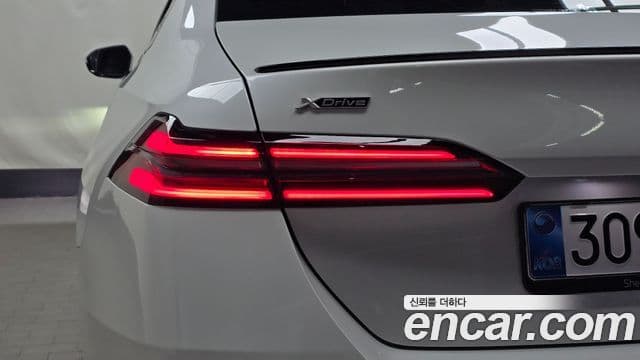 BMW 5 Series 2025 — Photo 3/33
