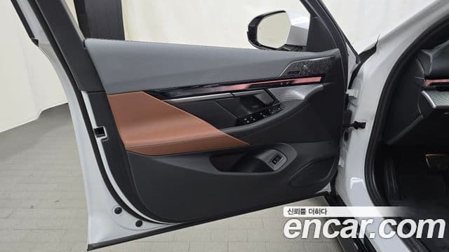 BMW 5 Series 2025 — Photo 12/33