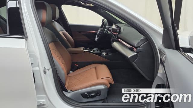 BMW 5 Series 2025 — Photo 32/33